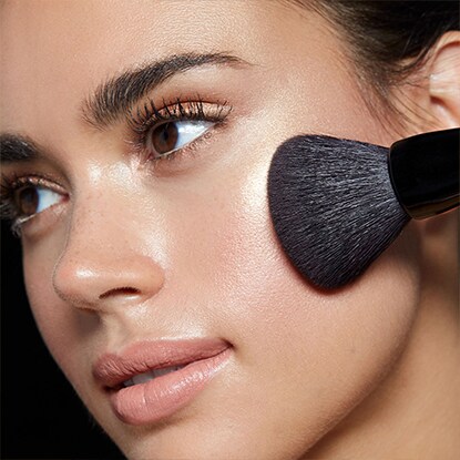 Компактная пудра с эффектом загара Bronzing Powder